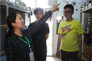 校学生处、保卫处到糖心视频
检查宿舍安全工作.jpg